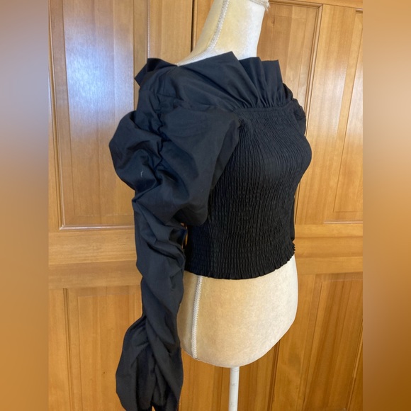 NWT, Lavishly Paris Women’s Off Shoulder Ruffle Trim Black Blouse. - Picture 12 of 16